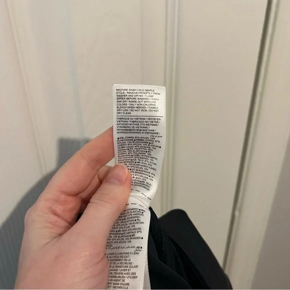 Athleta Delancey Gleam Tight/Leggings in Black - Size Medium - Picture 11 of 11